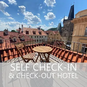 Appart hôtel Orea Place Charles Bridge ****